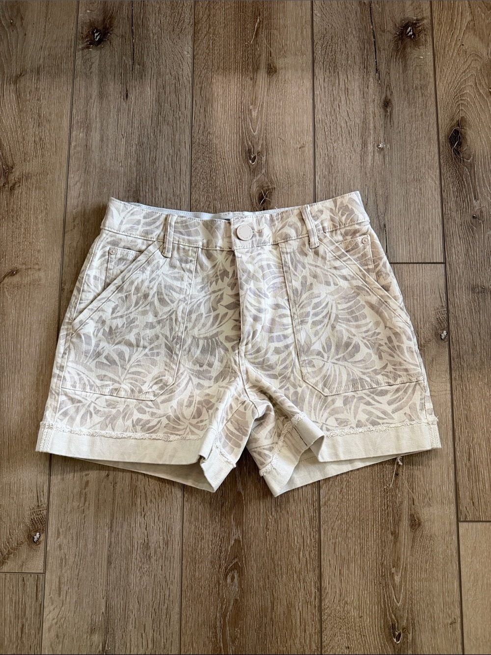 Wit & Wisdom Neutral Leaf-Print High-Waist Shorts